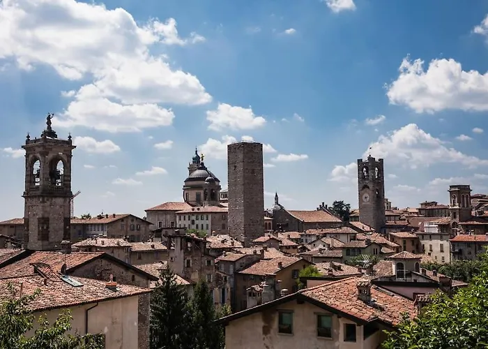 アパート Luxury Charm Centro ベルガモ