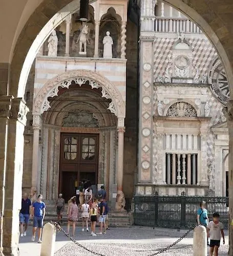 アパート Luxury Charm Centro ベルガモ